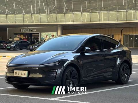 2025 Tesla Model Y Rear-Wheel Drive