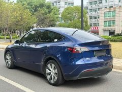 Tesla Model Y Standard Range RWD - ფოტო 7
