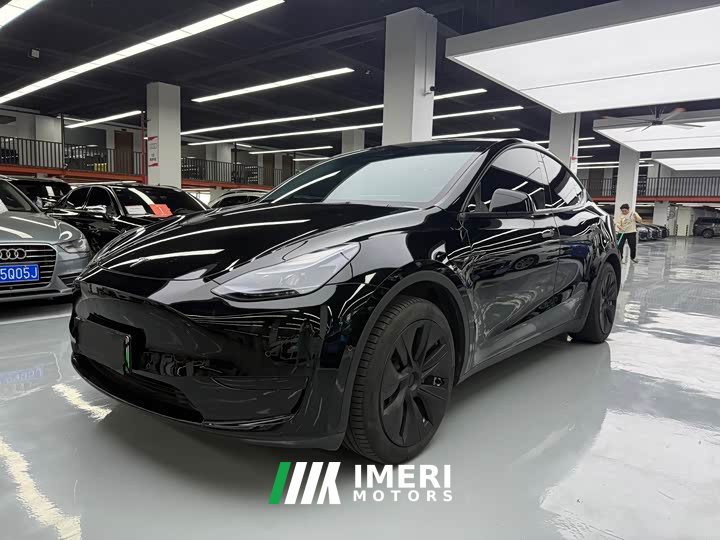 Tesla Model Y Facelift Rear-Wheel Drive