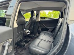 Tesla Model Y Rear-Wheel Drive - ფოტო 13