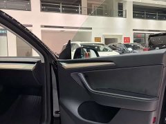 Tesla Model Y Long Range All-Wheel Drive - ფოტო 14