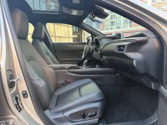 Lexus UX New Energy 2020 300e Pure Joy Edition - photo 10