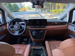 FAW Red Flag HQ9 PHEV 2024 2.0T AWD Luxury - ფოტო 9