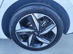 Hyundai Elantra 2022 1.5L CVT Luxury - ფოტო 11