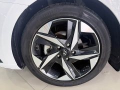 Hyundai Elantra 2022 1.5L CVT Luxury - ფოტო 19