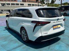 Toyota Sienna 2.5L Hybrid Premium Edition - photo 4