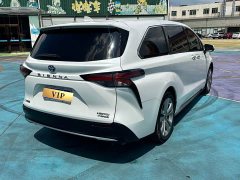 Toyota Sienna 2.5L Hybrid Premium Edition - photo 5