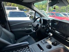 Toyota Sienna 2.5L Hybrid Premium Edition - photo 8