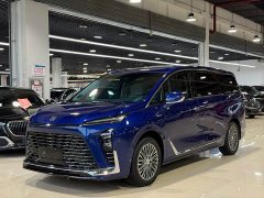 Buick GL8 New Energy Luxe Premium 7-Seater - фото 1