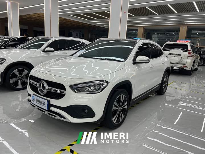 Mercedes-Benz GLA 220