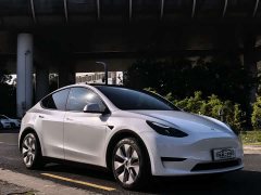 Tesla Model Y Rear-Wheel Drive - photo 3