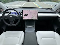 Tesla Model Y Rear-Wheel Drive - ფოტო 13