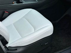 Tesla Model Y Rear-Wheel Drive - ფოტო 16