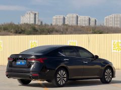 Nissan Altima 2.0L SV Black Gold Edition - photo 4