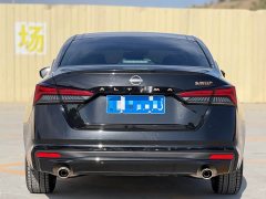 Nissan Altima 2.0L SV Black Gold Edition - photo 5