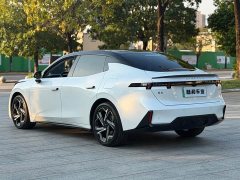 Lynk & Co Geely Lynk & Co 07 EM-P 126 Extended Range Halo - ფოტო 6