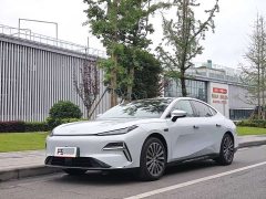 Geely Galaxy Xingyao 8 130km EM-i Flagship - ფოტო 1