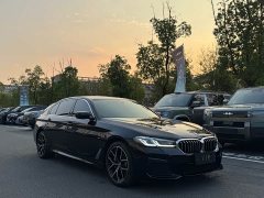 BMW 5 Series 530Li Luxury M Sport Package - ფოტო 3