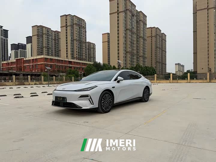 Geely Galaxy Xingyao 8 130km EM-i Premium Edition