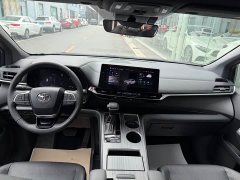 Toyota Sienna 2.5L Hybrid Premium - ფოტო 10