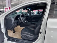 Toyota Avalon Hybrid 2.5L Luxury - ფოტო 10