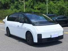 Li Auto MEGA Home Family Edition - ფოტო 4