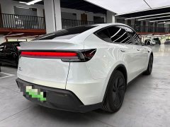 Tesla Model Y Rear-Wheel Drive - ფოტო 18