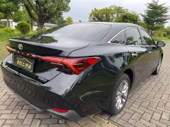 Toyota Avalon Hybrid 2.5L Luxury - ფოტო 11