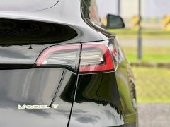 Tesla Model Y Rear-Wheel Drive - ფოტო 18