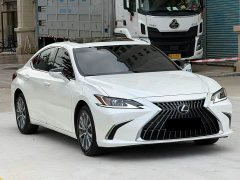 Lexus ES 200 Excellence Edition - ფოტო 1