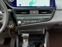 Lexus ES 200 Excellence Edition - ფოტო 7