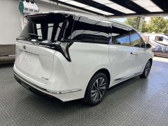 Buick GL8 Luxurious Edition Premium Trim - ფოტო 11