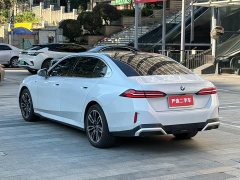 BMW 5 Series 525Li M Sport Package - ფოტო 8