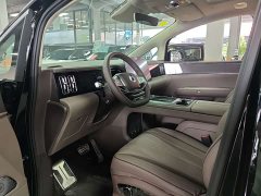 Denza D9 Gen 2 EV RWD Flash Charge Luxury Edition - ფოტო 4