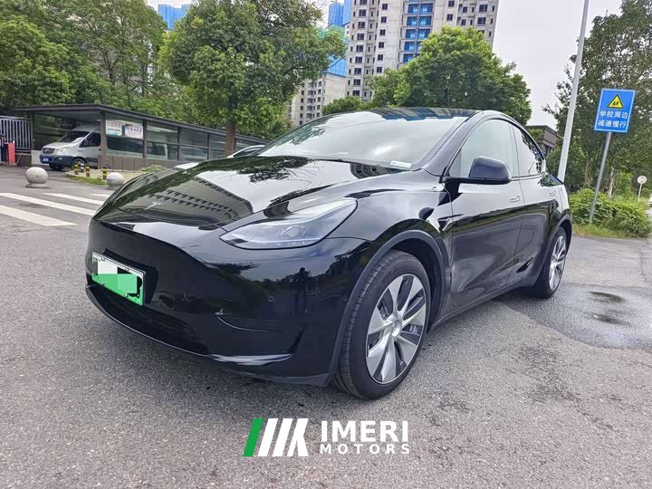 Tesla Model Y Facelift Rear-Wheel Drive