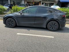 Tesla Model Y Rear-Wheel Drive - ფოტო 3