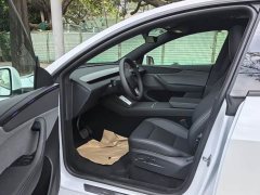 Tesla Model Y Rear-Wheel Drive - ფოტო 4