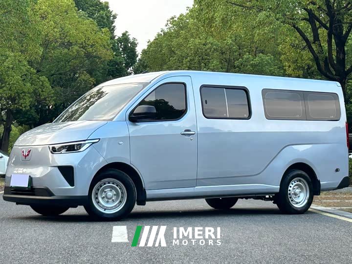 Wuling Yangguang 400km Passenger Vehicle Comfort Edition - car from China