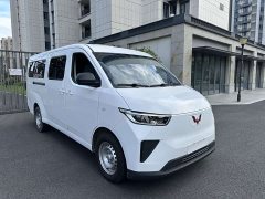 Wuling Yangguang 300km Comfort Passenger Van 60kW - ფოტო 3