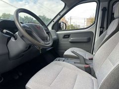Wuling Yangguang 300km Comfort Passenger Van 60kW - ფოტო 5