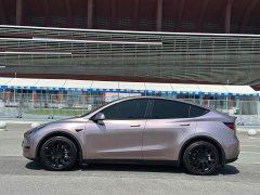 Tesla Model Y Rear-Wheel Drive - ფოტო 3