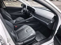 Hyundai Elantra 1.5L CVT Luxury - ფოტო 19
