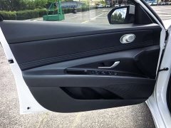 Hyundai Elantra 1.5L CVT Luxury - ფოტო 8