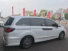Honda Odyssey 2.0L e:HEV Luxury - ფოტო 9