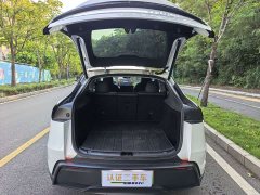 Tesla Model Y Rear-Wheel Drive - ფოტო 17