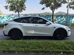 Tesla Model Y Rear-Wheel Drive - ფოტო 4