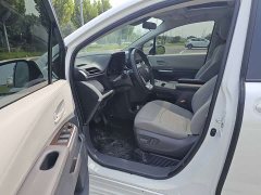 Toyota Sienna 2.5L Hybrid Comfort Edition - ფოტო 4
