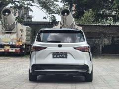 Toyota Sienna 2.5L Hybrid Premium Edition - ფოტო 5
