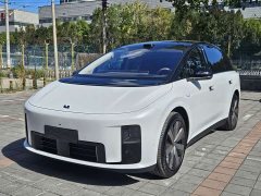 Li Auto i8 2025 Standard Edition - ფოტო 1