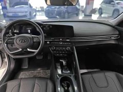 Hyundai Elantra 1.5L CVT Luxury - ფოტო 10
